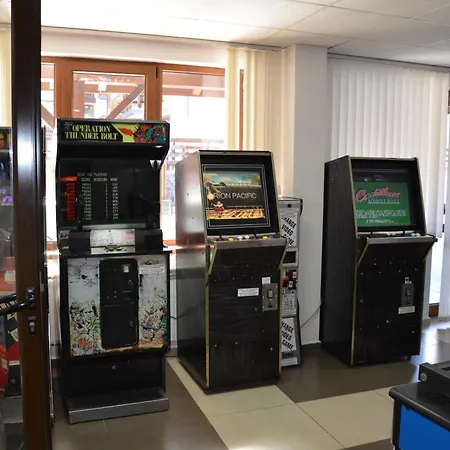 Belvedere Club F403 *